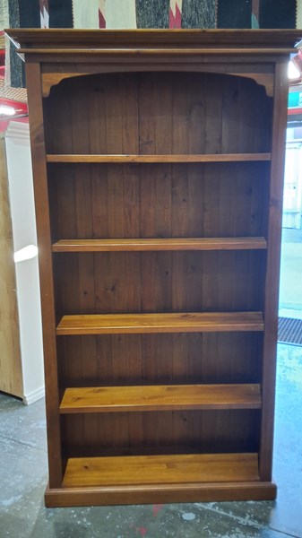 Lot 100 - BOOKSHELF