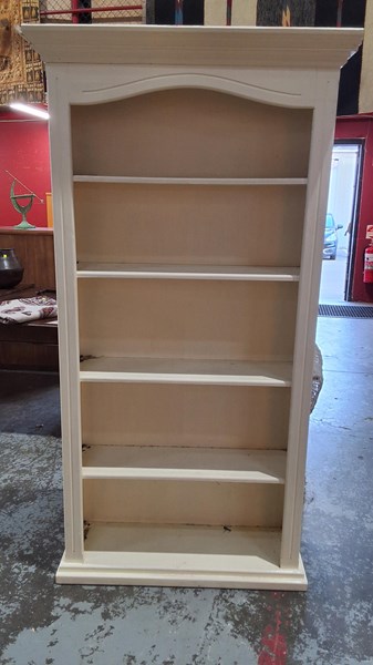Lot 205 - BOOKSHELF