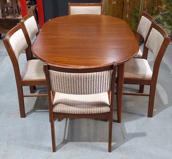 Lot 22 - DINING SUITE