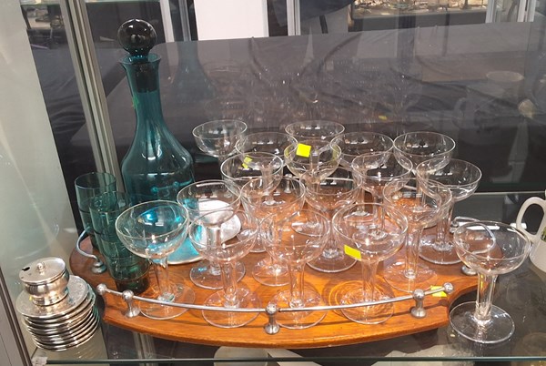 Lot 1461 - GLASSWARE