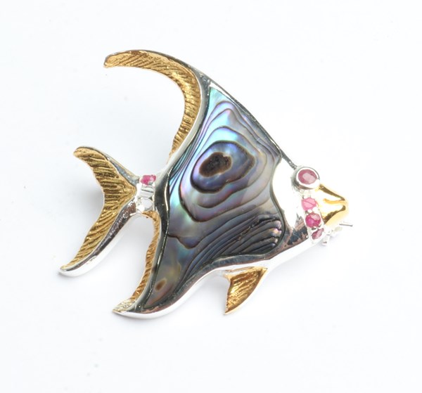 Lot 1014 - FISH BROOCH/PENDANT