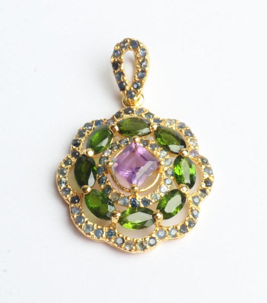 Lot 1015 - GEMSTONE PENDANT