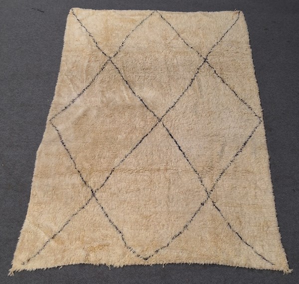 Lot 327 - MOROCCAN RUG