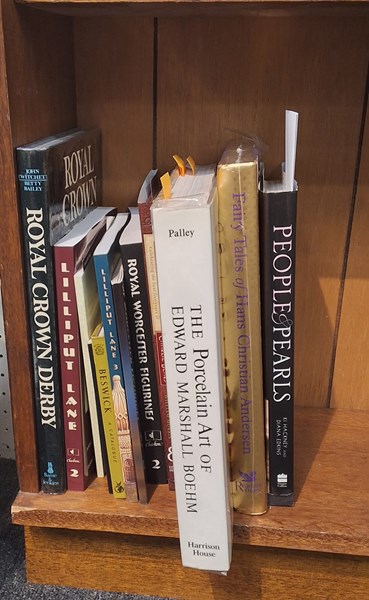 Lot 1368 - REFERENCE BOOKS