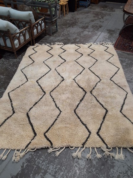 Lot 11 - RUG