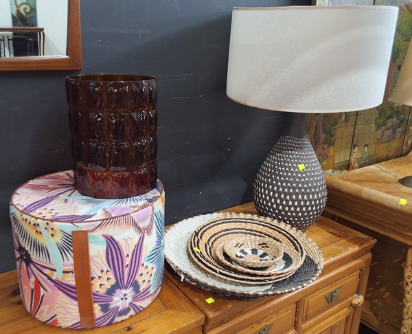 Lot 361 - DECOR LOT