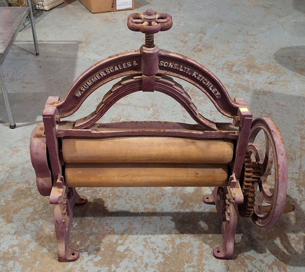 Lot 279 - LAUNDRY MANGLE