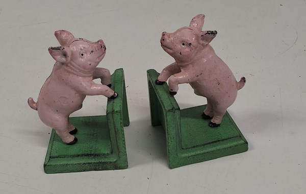 Lot 1323 - PIG BOOKENDS