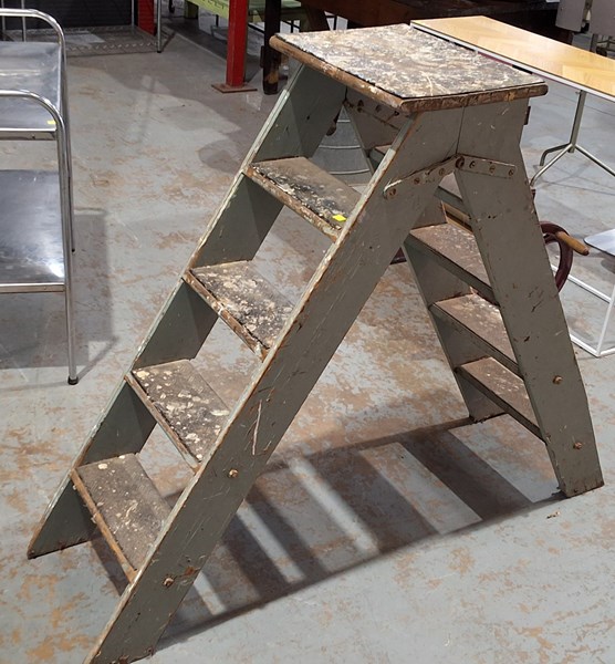 Lot 258 - LADDER