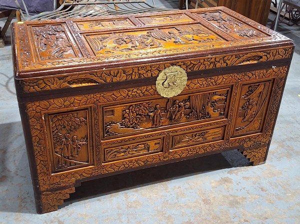 Lot 373 - CAMPHORWOOD TRUNK