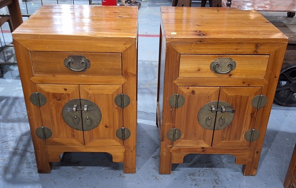 Lot 355 - BEDSIDES