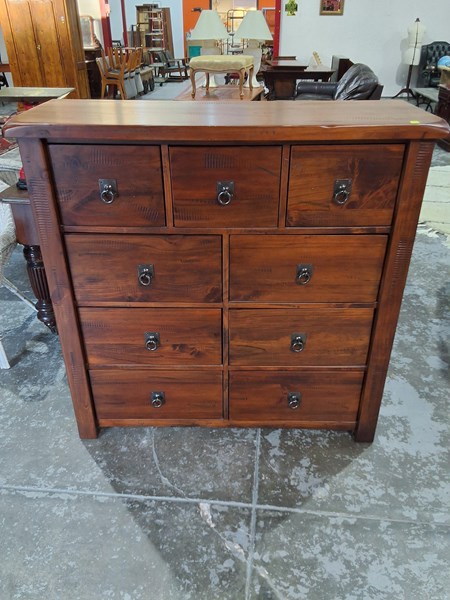 Lot 93 - CHEST OF DRAWERS