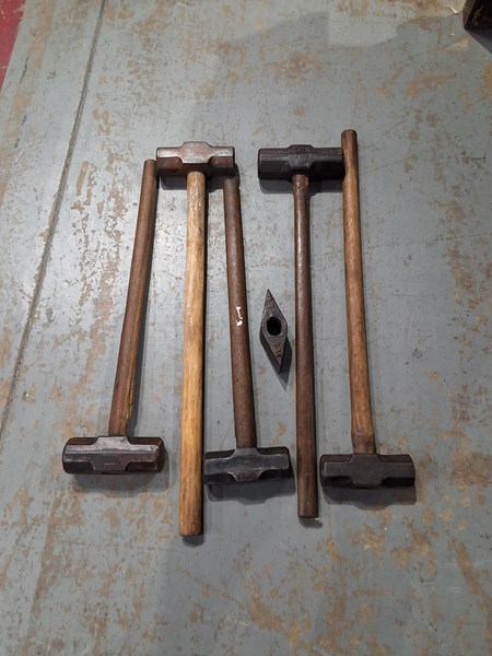 Lot 246 - SLEDGE HAMMERS