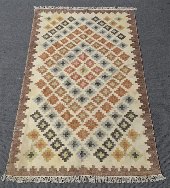 Lot 21 - KILIM RUG