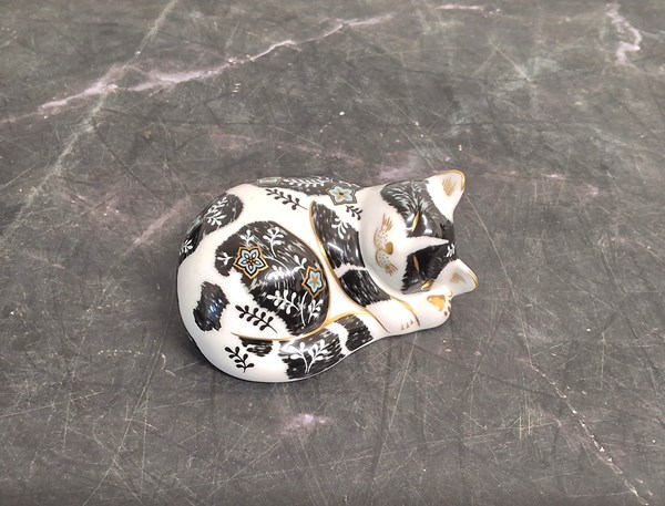 Lot 1062 - ROYAL CROWN DERBY PAPERWEIGHT