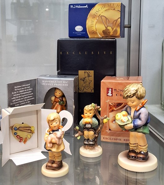 Lot 1263 - HŬMMEL FIGURES