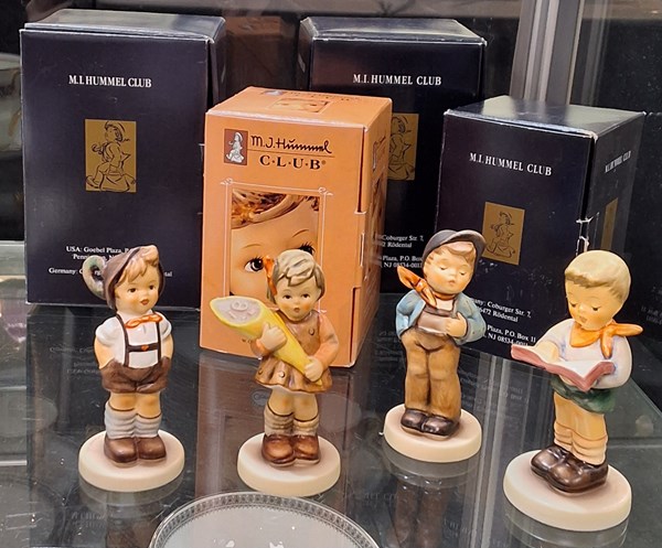 Lot 1284 - HŬMMEL FIGURES