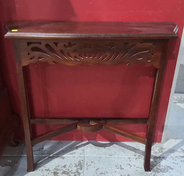 Lot 144 - PETITE HALL CONSOLE