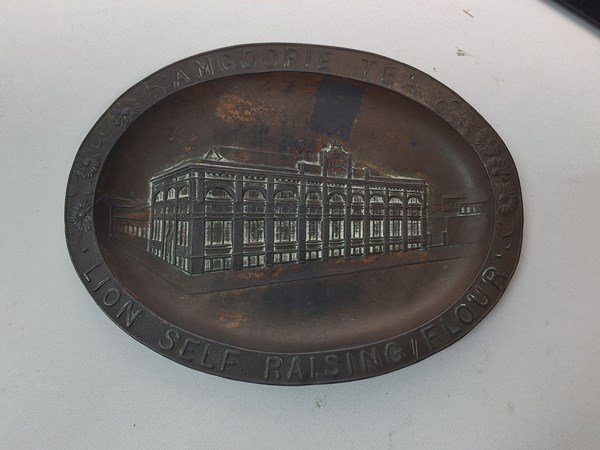 Lot 1085 - FOWLER LION CHANGE TRAY