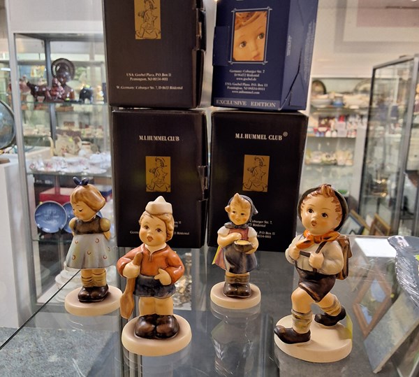 Lot 1246 - HŬMMEL FIGURES