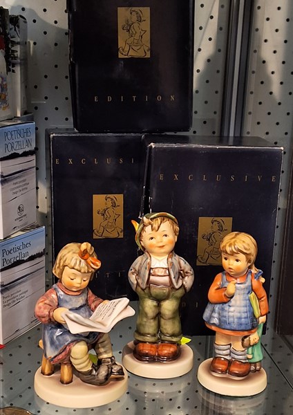 Lot 1373 - HŬMMEL FIGURES