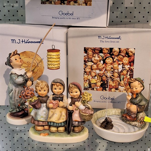 Lot 1445 - HŬMMEL FIGURES