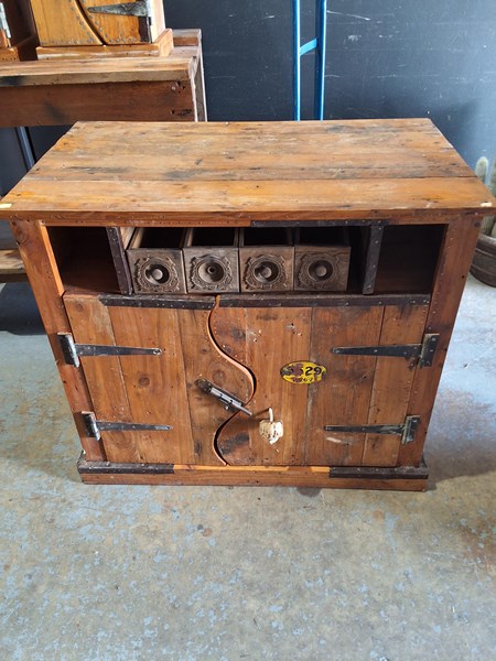 Lot 84 - CUPBOARD