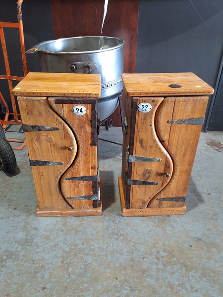 Lot 77 - CUPBOARDS