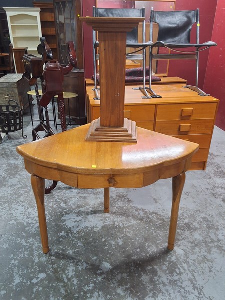 Lot 102 - CORNER TABLE AND PEDESTAL