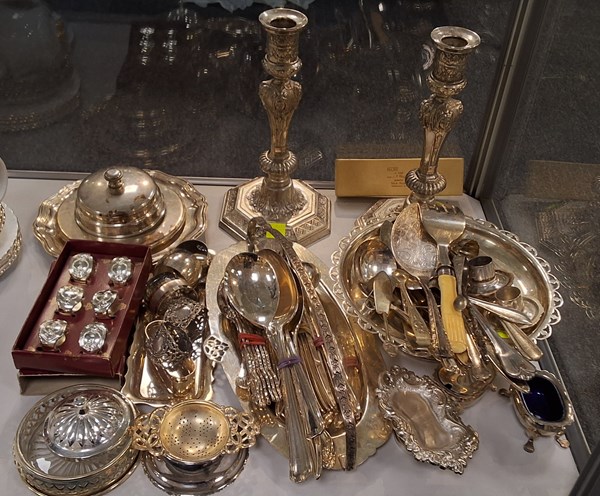 Lot 1300 - METALWARES