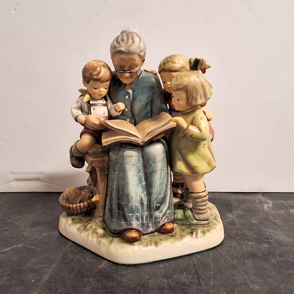 Lot 1444 - HŬMMEL FIGURINE