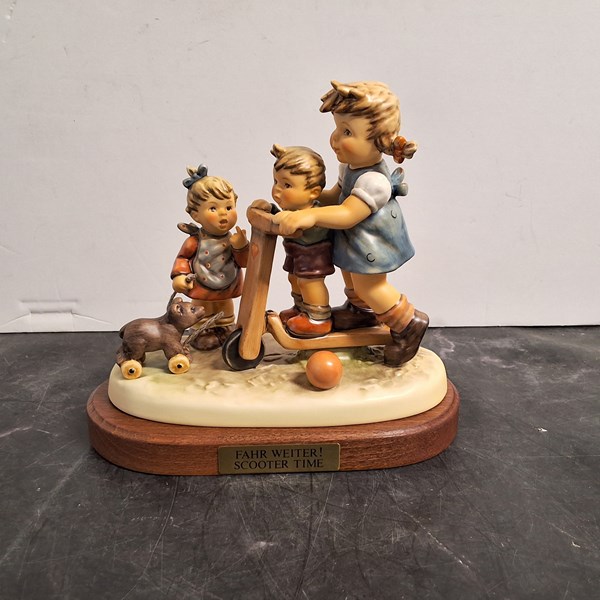 Lot 1381 - HŬMMEL FIGURINE
