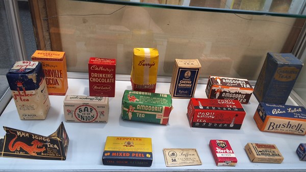 Lot 1104 - SHOP DISPLAY PACKAGING