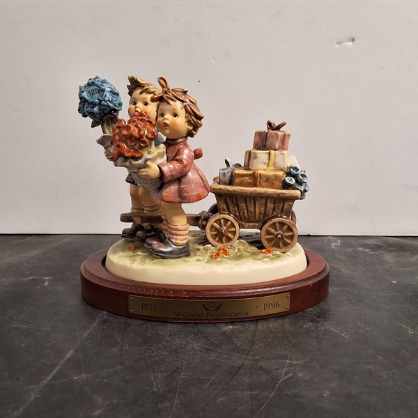 Lot 1391 - HŬMMEL FIGURINE