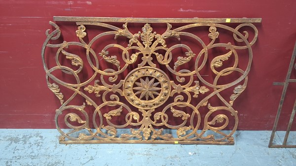 Lot 417 - BALUSTRADE