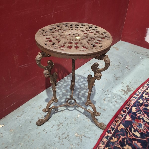 Lot 50 - POT STAND