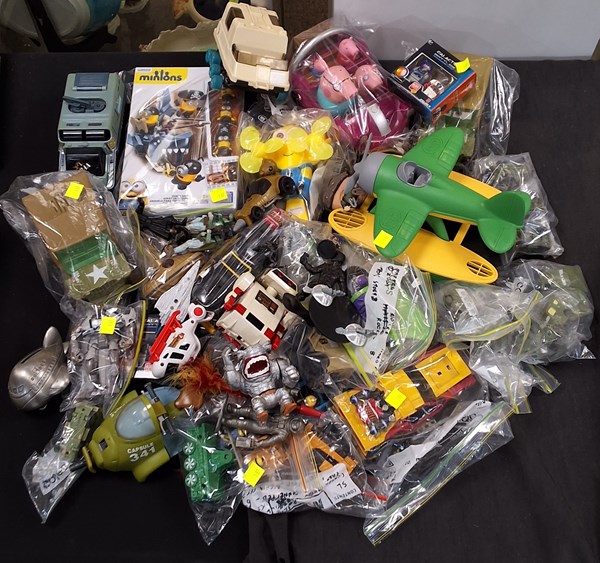 Lot 1538 - TOY LOT