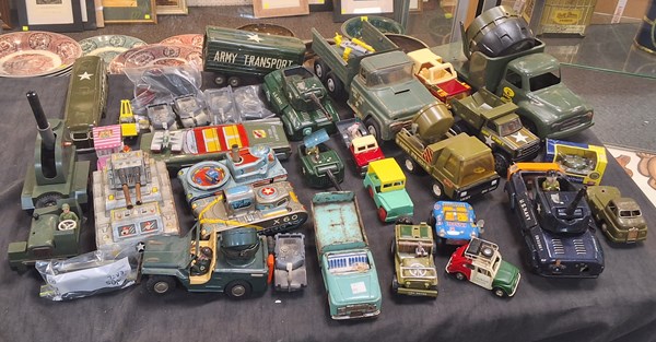 Lot 1528 - TINPLATE VEHICLES