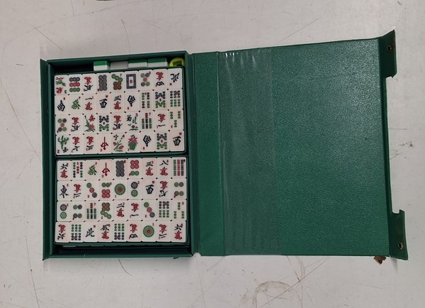 Lot 1327 - MAHJONG SET