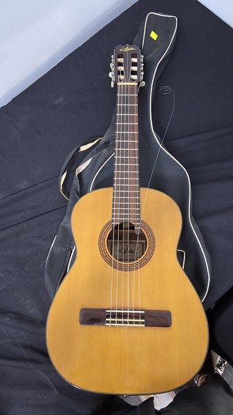 Lot 1478 - ACOUSTIC GUITAR
