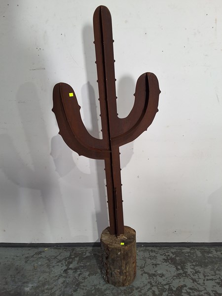 Lot 9 - CACTUS ORNAMENT