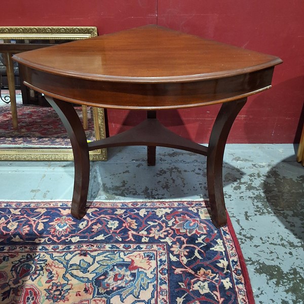 Lot 40 - CORNER TABLE