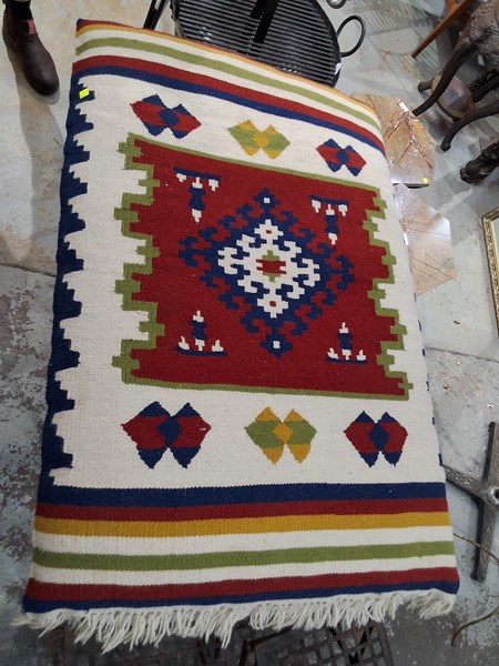 Lot 175 - FLOOR CUSHION