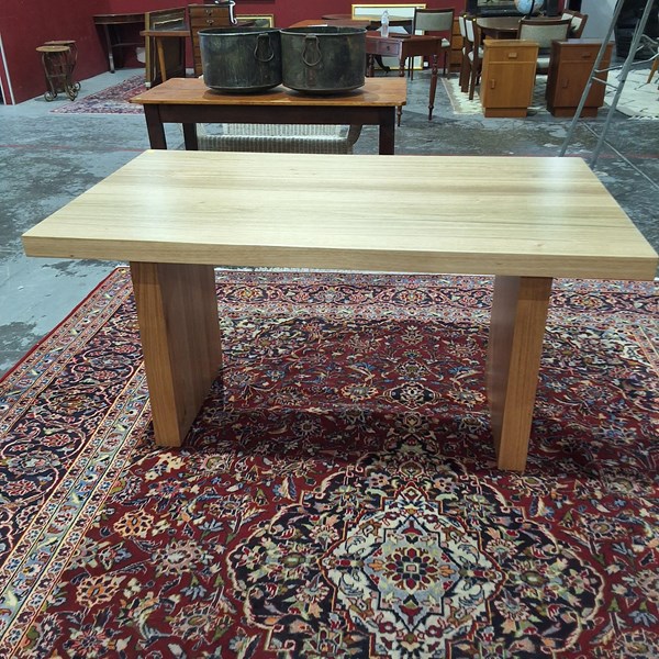 Lot 184 - DINING TABLE