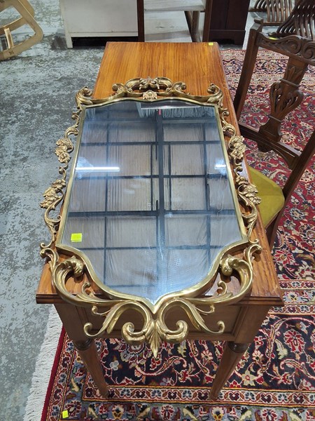 Lot 432 - WALL MIRROR