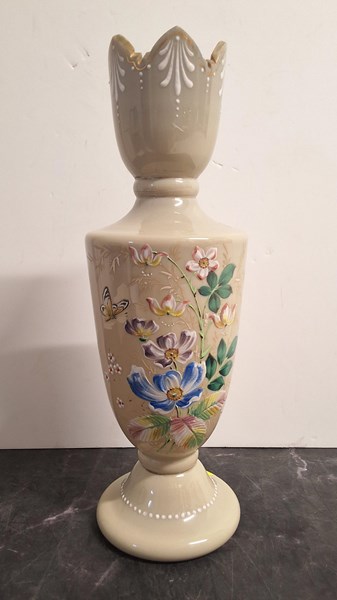 Lot 1421 - MANTLE VASE