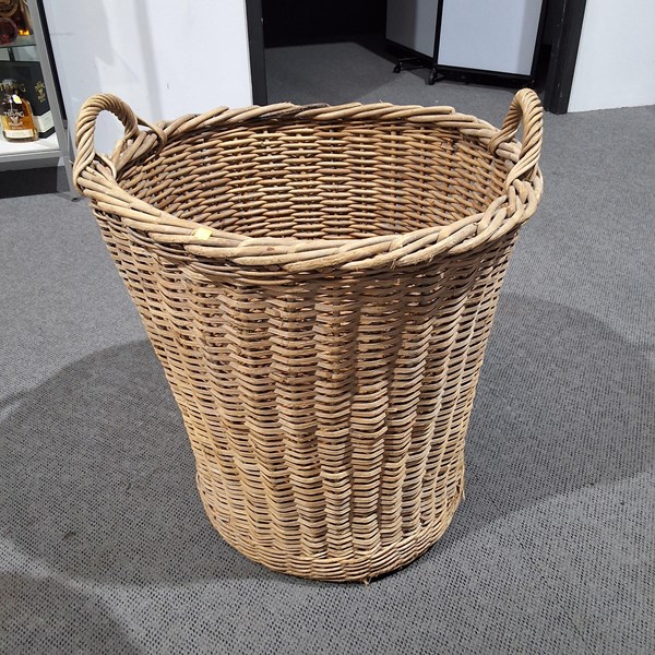 Lot 426 - WOOL BASKET