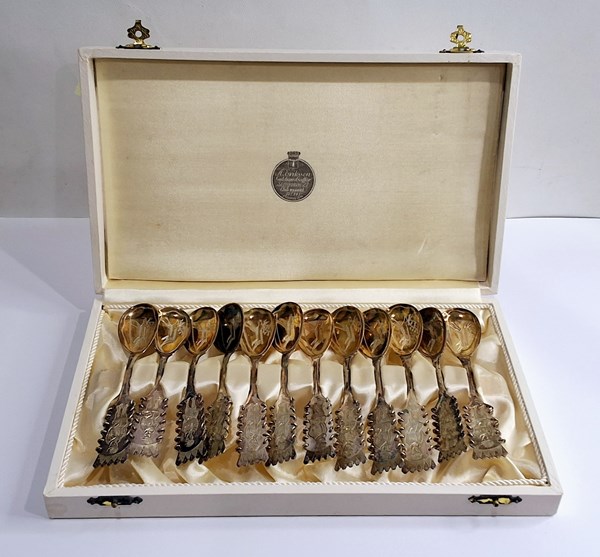 Lot 1073 - SILVER SPOONS