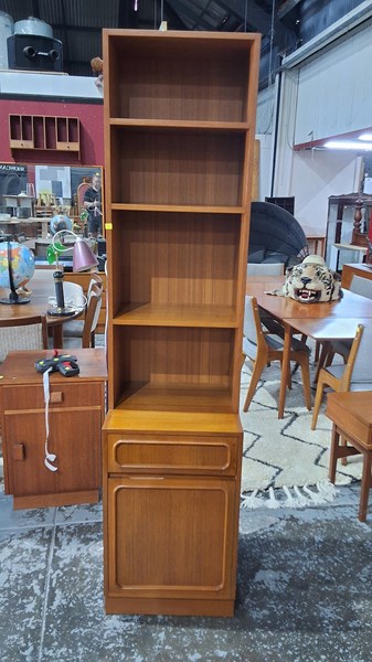 Lot 35 - WALL UNIT