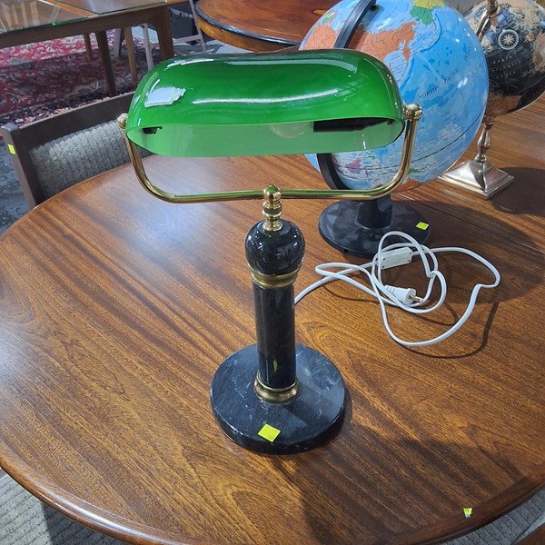 Lot 48 - BANKERS LAMP